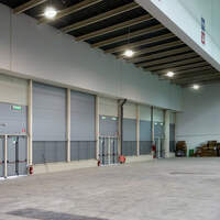 lumira-highbay-led-hallen-fluter-industrielampe-hallenbeleuchtung-flach-zum-aufhaengen---200w-