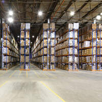 lumira-highbay-led-hallen-fluter-industrielampe-hallenbeleuchtung-flach-zum-aufhaengen---200w-